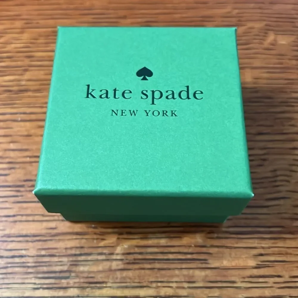 Kate Spade Loves Me Knot Stud Gold Tone Earrings, New In Box, Love Knot🖤♤🖤